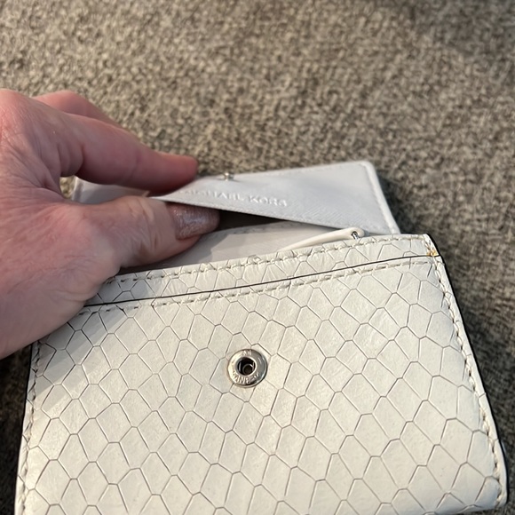 Michael Kors wallet - Picture 4 of 4